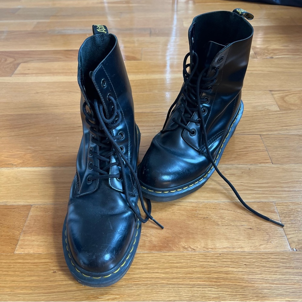 Dr martens clemency size 9 heeled boots in black patent